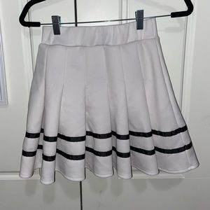 PLEATED SKIRT